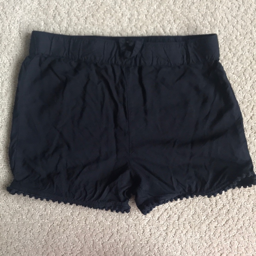 Black elastic waist lightweight shorts, Size M 7/8